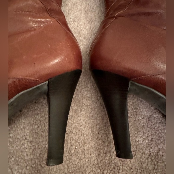 Gianni Bini brown boot. Size 6. - Picture 4 of 10